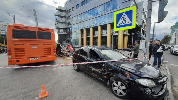 Ребёнок с беременной женщиной пострадали в ДТП на туристическом маршруте в Сочи
