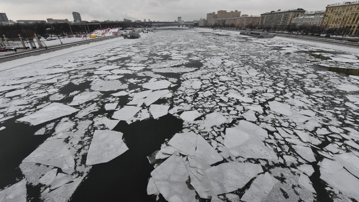 В Подмосковье пропал бывший замминистра: Его снегоход нашли на дне реки