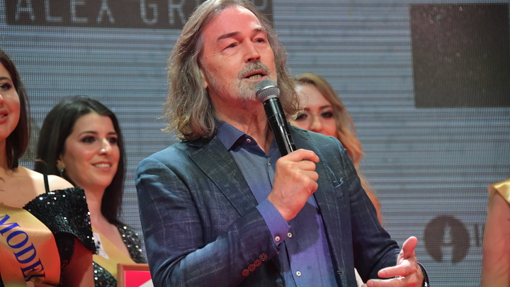 Повредил губу, палец не сгибается: Никас Сафронов разбил Porsche в центре Москвы