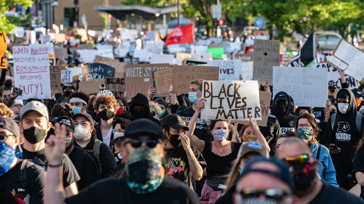 Вы убиваете своих: Отец погибшей во время протестов девочки обвинил темнокожих в двуличии
