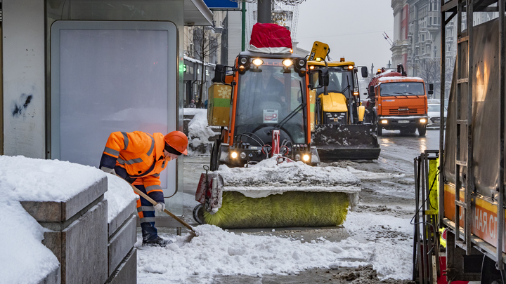 Более 600 рабочих вышли бороться с гололёдом в Нижнем Новгороде