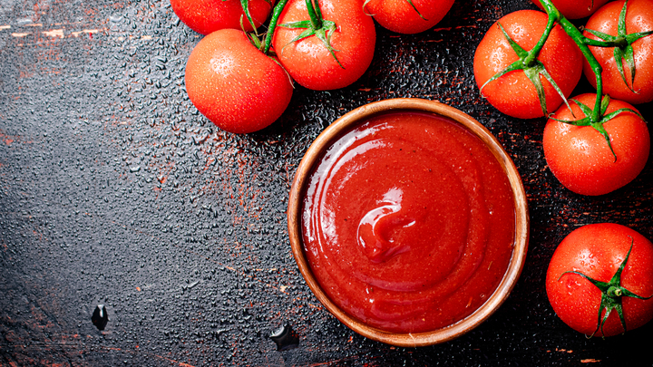 Россию попытались вымарать иранской томатной пастой. Разоблачили за минуту