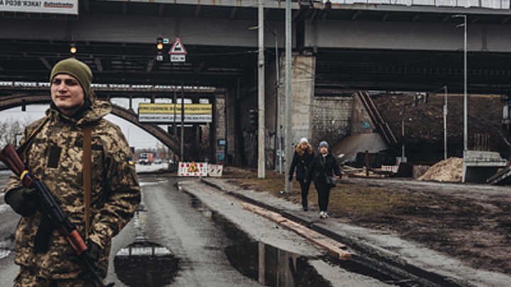 Украинские военные в заложниках у нацбатальонов: Эксперт заявил о харьковском феномене