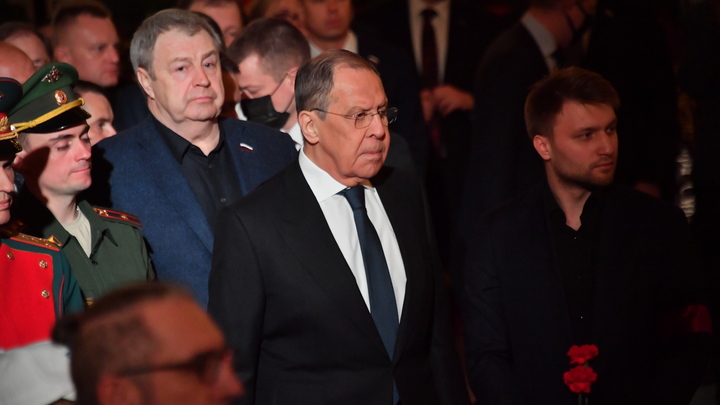 СМИ: Великобритания готовила захват самолёта с Сергеем Лавровым в Белграде