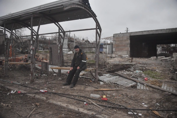 Mash: Среди эвакуированных из подвалов освобождённого посёлка Горняк найден ВСУшник-дезертир