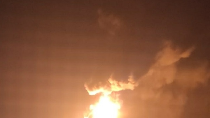 Пожар на буровой платформе после удара ВСУ сняли со спутника