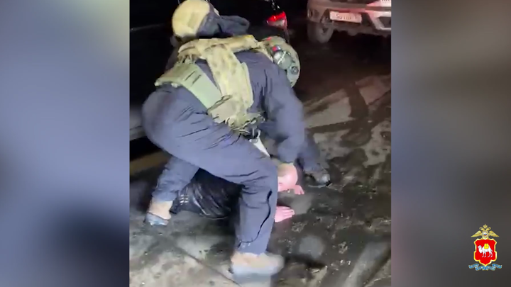 В Челябинске на парковке ТРК Алмаз задержали мигранта-убийцу