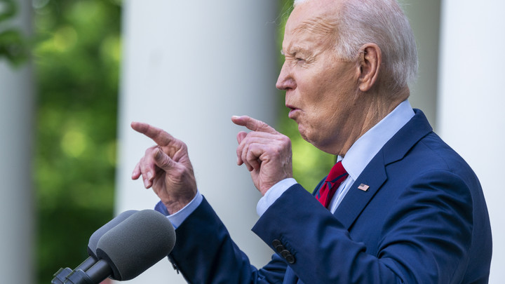 Байден может выбыть из гонки: Слухи о новом кандидате оценил политолог