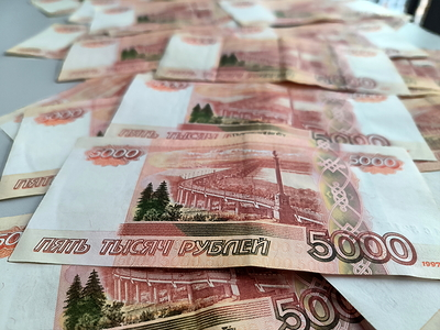 Юрист рассказала, кто в России имеет право на 13-ю зарплату