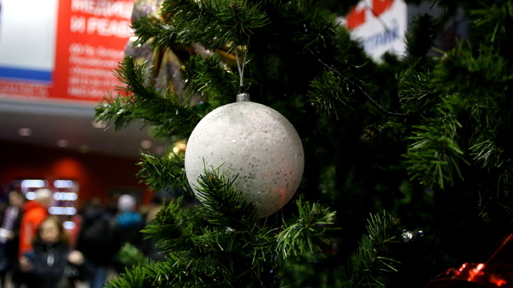 Опасные ёлки: Эксперты рассказали, чем может угрожать искусственное дерево