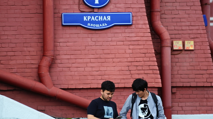 Диаспора мигрантов замяла дело: Мать убитого в Курске ищет справедливости