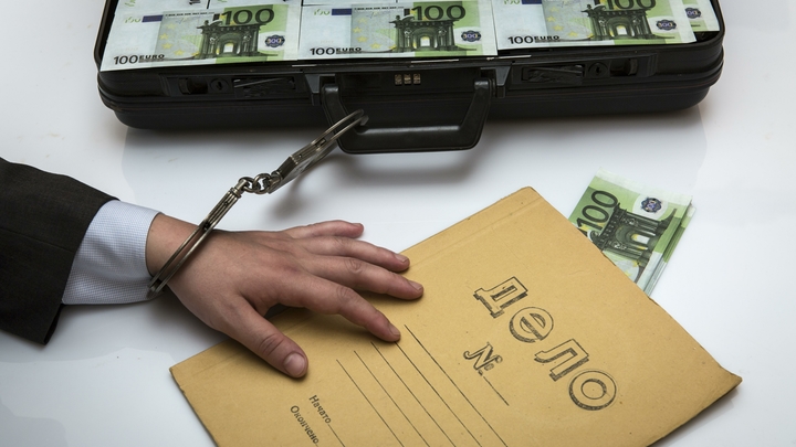 В Геленджике на взятках поймали инспектора ППС и трёх оперативников – Источник