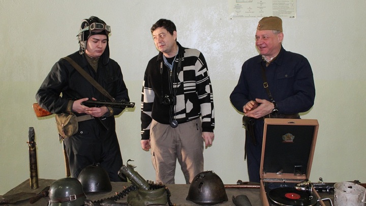 Житель ЛНР во время оккупации ВСУ сберёг личные вещи, погибшего во время войны, летчика