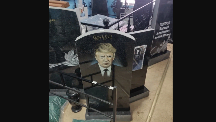 В Ивановской области сделали надгробия с портретами Трампа, Меркель и Обамы