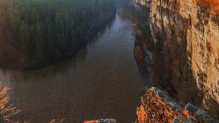 Пропала моя ягодка: мать 14-летней девочки искала дочь в соцсетях, а нашла на дне обрыва