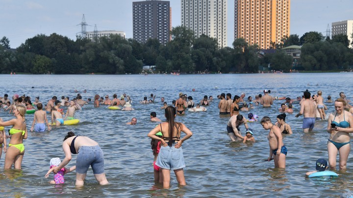 Названы самые забитые пляжи в Подмосковье