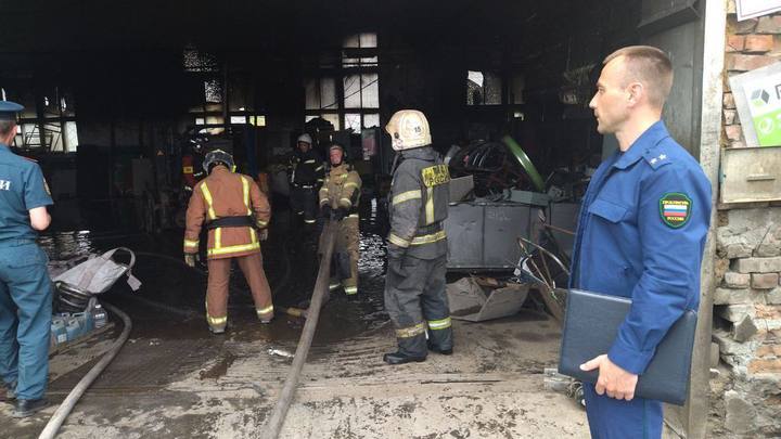 Число погибших в результате пожара на складе в Оби увеличилось до двух человек