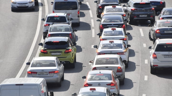 Большая пробка образовалась на трассе М-4 Дон из-за ДТП с фурой в Ростовской области