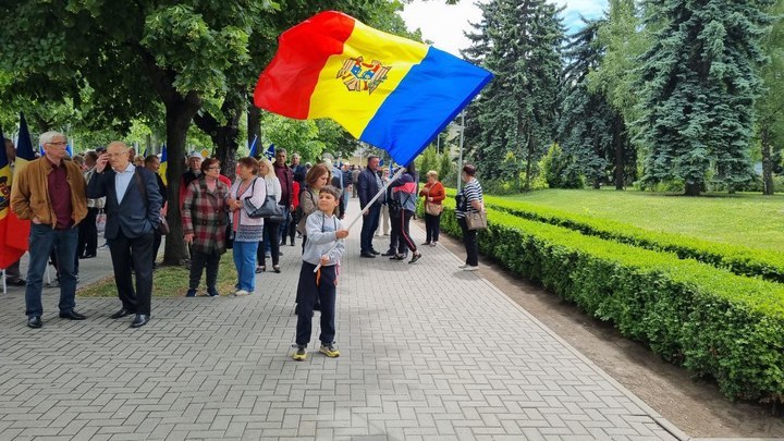 Протест пустых кастрюль: в центре Кишинева прошел антиправительственный марш