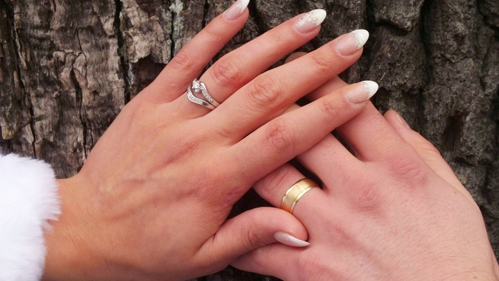 Девять девочек и один мальчик: Мать-героиня поделилась секретом воспитания 10 детей