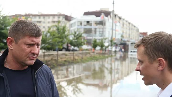 Мэр Краснодара поручил до конца дня откачать воду с проезжей части и сделать все улицы проезжими