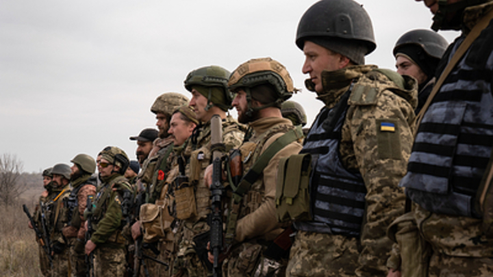 Офицер НМ ЛНР Марочко: украинская армия стянула дополнительные силы в район Артемовска