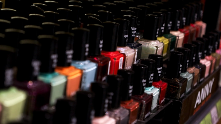 У сибирячки начались роды в салоне красоты: Ситуация спасла мастер маникюра