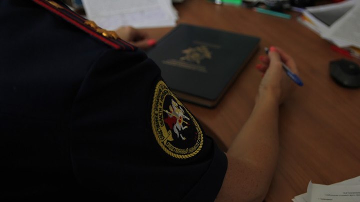 Судебный пристав из Архангельской области деньги взыскивал, но не со всех