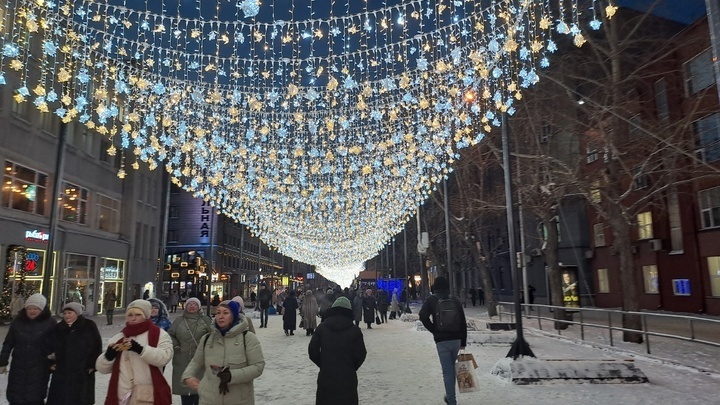 Новогоднюю иллюминацию в центре Новосибирска уберут к апрелю