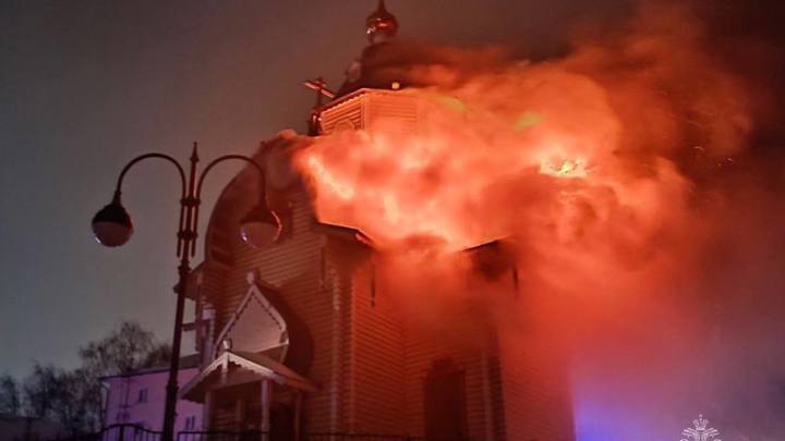 В Кирове объявлен сбор средств на восстановление сгоревшей Феодоровской церкви