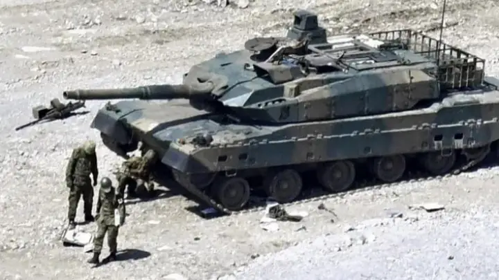 Опубликовано фото японского танка Type 10, в котором погибли члены экипажа