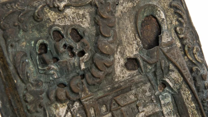 Старые иконы нельзя выбрасывать: Совет священника, что с ними делать