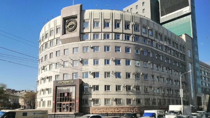 В Челябинске отремонтируют старинные часы на главной площади