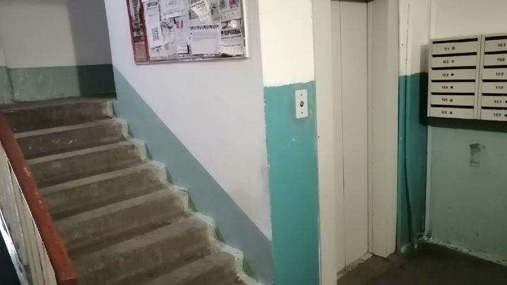 В Челябинске нашли причину падения кабины лифта с 81-летней пенсионеркой внутри