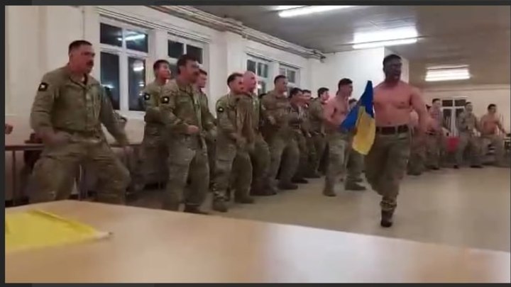 ВСУ и НАТО учатся пугать русских танцами маори: видео
