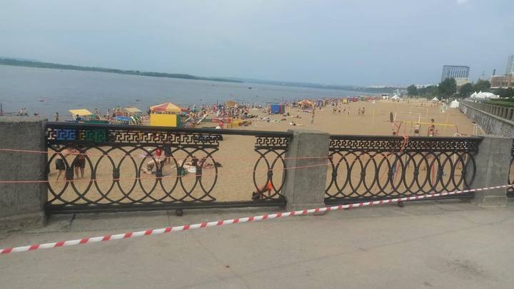 В Самаре из-за падения ограждения на набережной пострадала девушка