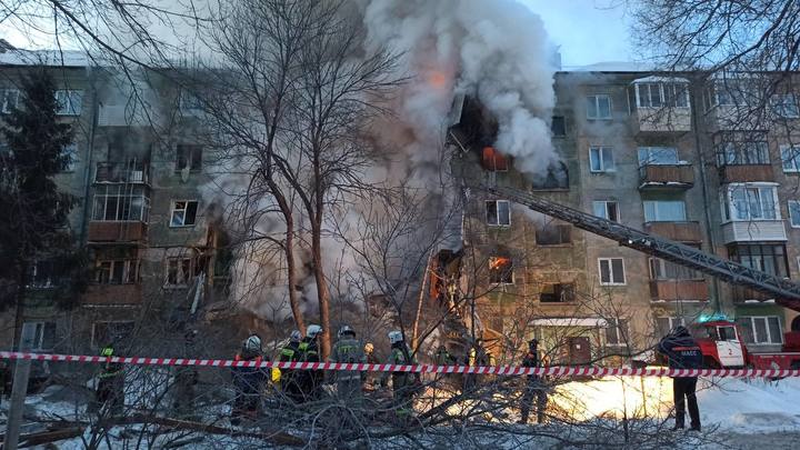 Дорожная обстановка в центре Новосибирска затруднена из-за взрыва газа в доме на Линейной