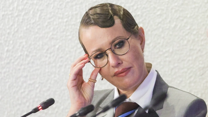 Кто их туда пустил?: На глазах Собчак Самойлову выгнали с парижской Недели моды