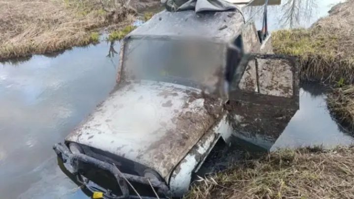Под Волоколамском в ручье нашли УАЗ с тремя телами внутри