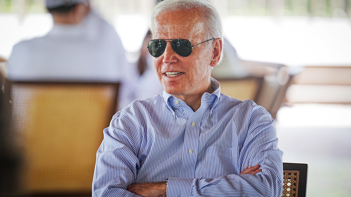 На восхищение президента США бицепсами оператора отреагировал Песков