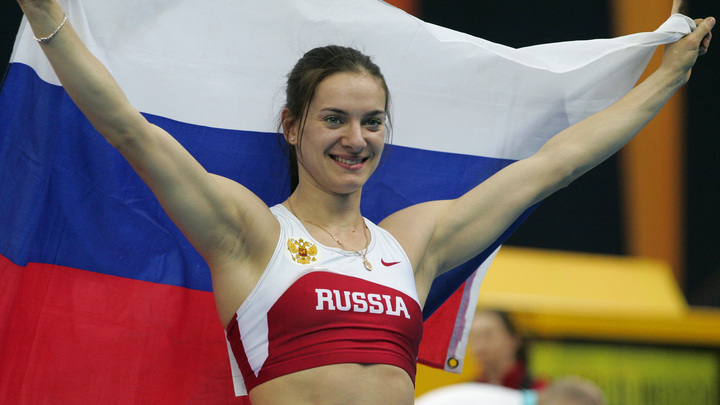 Во Франции к Олимпиаде заказали плакат с флагом России. В руках спортсменки-предательницы