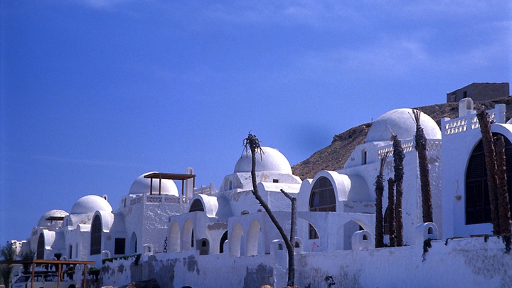 Заносят на руках, у всех температура: Источники сообщили подробности отравления русских в Египте