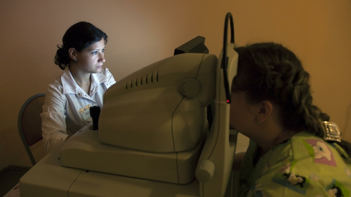 Десять школьников с ожогами глаз: В Хакасии дети чуть не ослепли на уроке