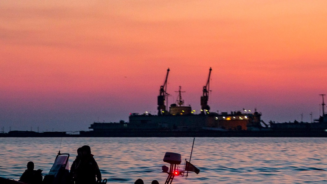 В Мариуполе захватили два иностранных судна, экипаж в заложниках