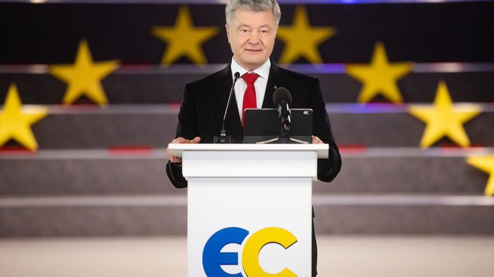 Пункт 9 - бороться с агентами Путина: Порошенко похвастал кодексом добропорядочности