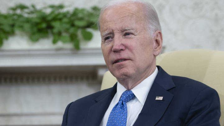 Конгресс в панике. Байдена хотят не пустить на выборы