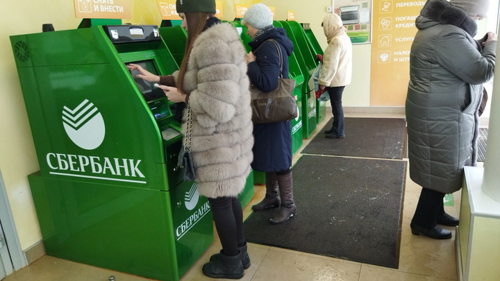 Банки России под санкциями: нужно ли снимать наличные на Кубани