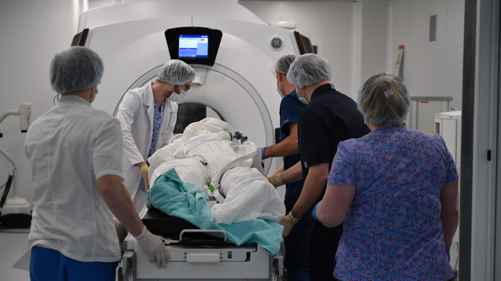 Дефицит врачей в России решили восполнить мигрантами. Но есть тревожный нюанс