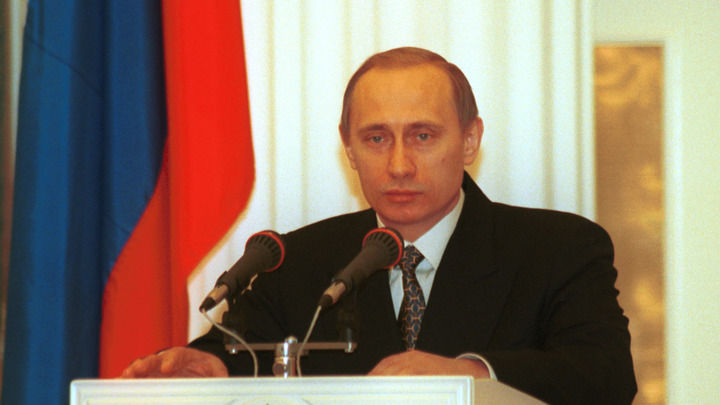 Стоимость визитки Путина из 90-х на аукционе взлетела с 1 тысячи до 2 млн рублей
