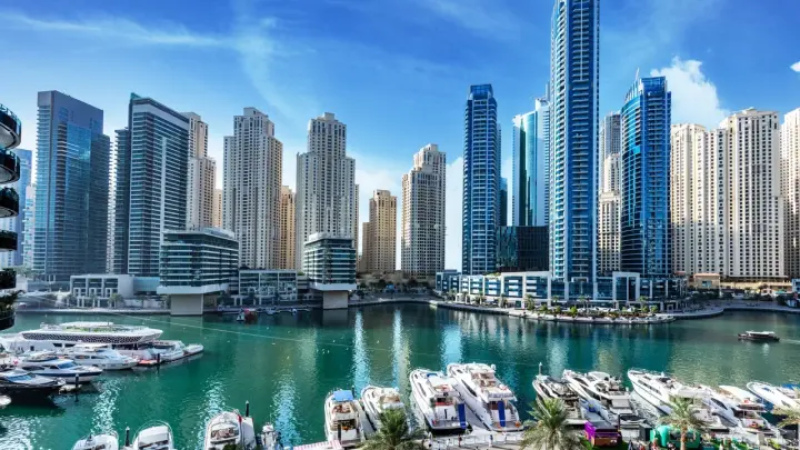 Цены пугают, на окраинах - гетто. Откровения русской в Дубае вызвали оторопь: Зато заграница?